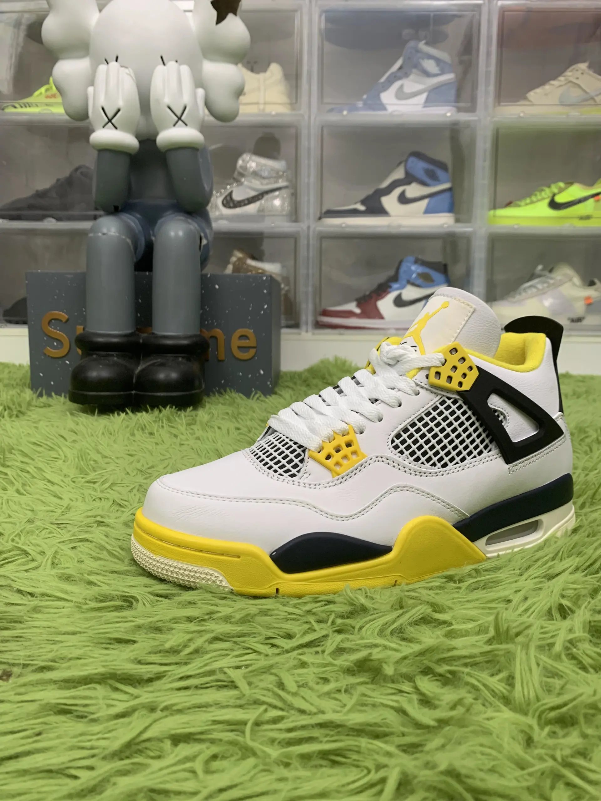 Jordan 4 Vivid Sulfur